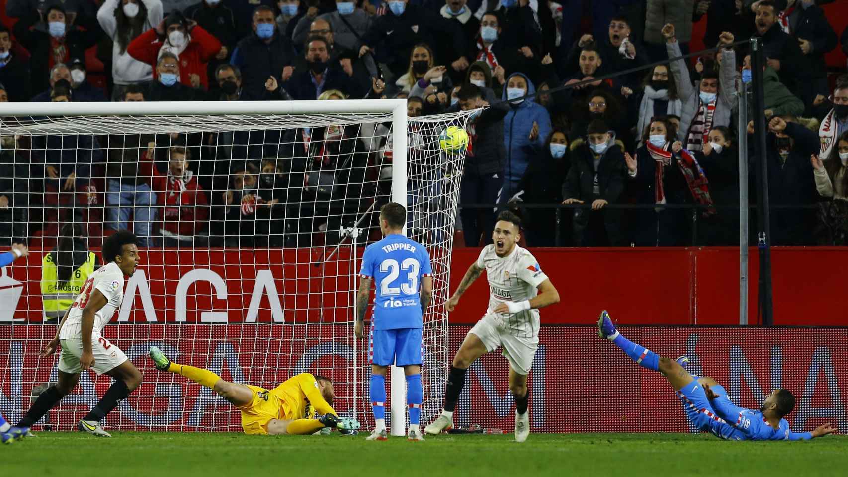 Ocampos celebra el gol de la victoria contra el Atlético de Madrid