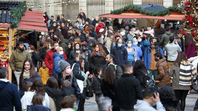 Mercadillo navideño en la Plaza de Ayuntamiento de Toledo. Foto: Óscar Huertas