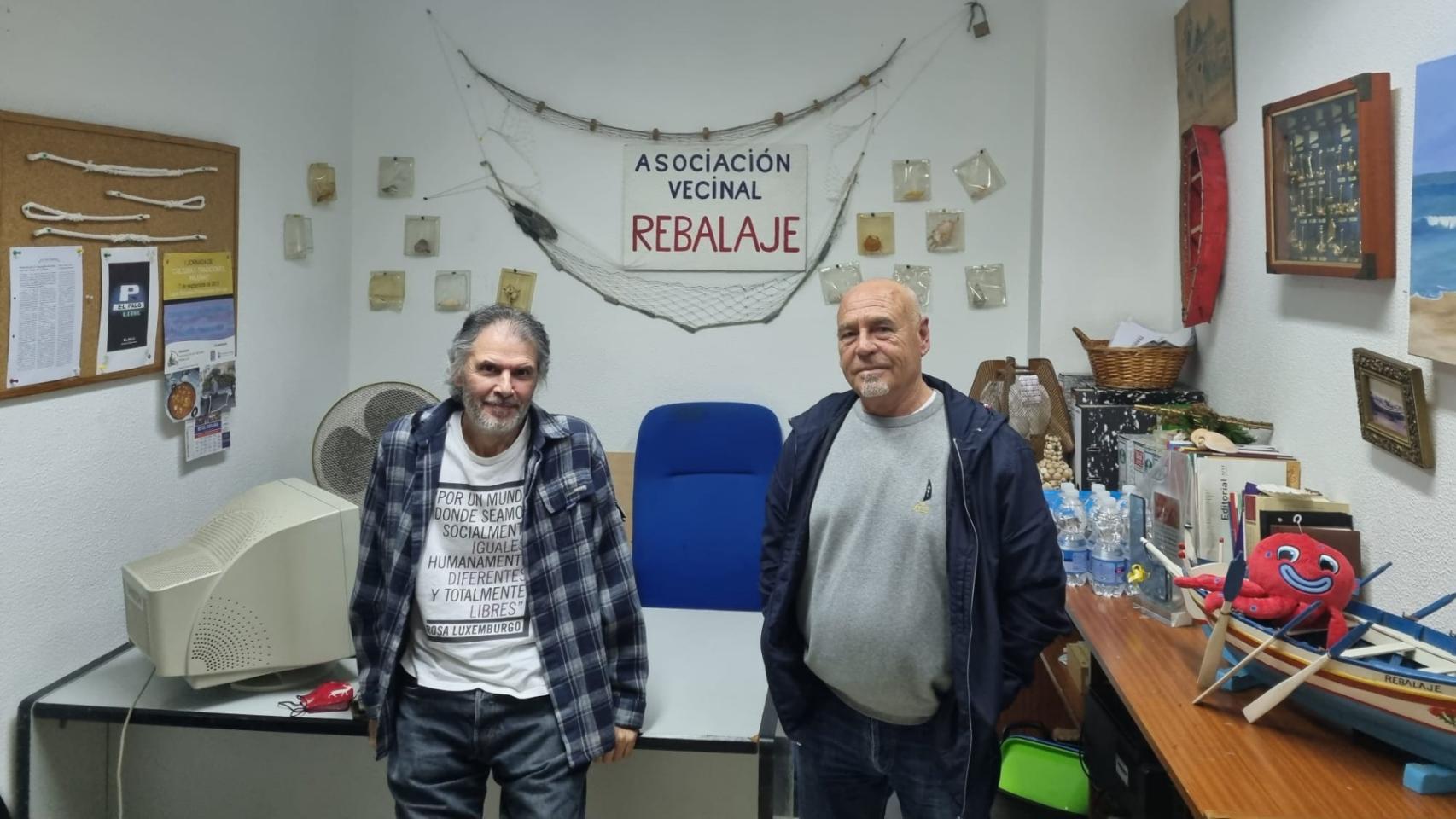 Jesús Cazorla (i) y Manuel Benavides (d) posan en el despacho de Rebalaje