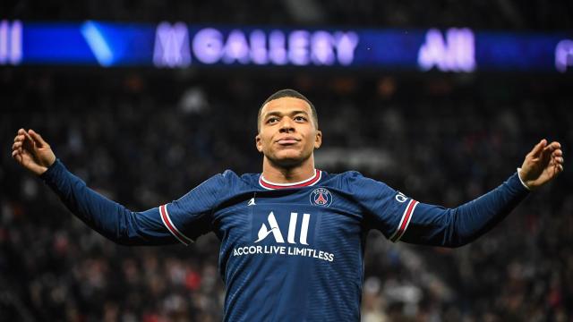 Kylian Mbappé celebra un gol con el PSG.