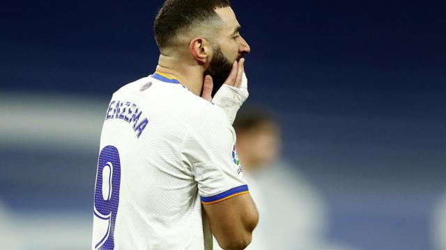 Karim Benzema se lamenta tras una ocasión del Real Madrid