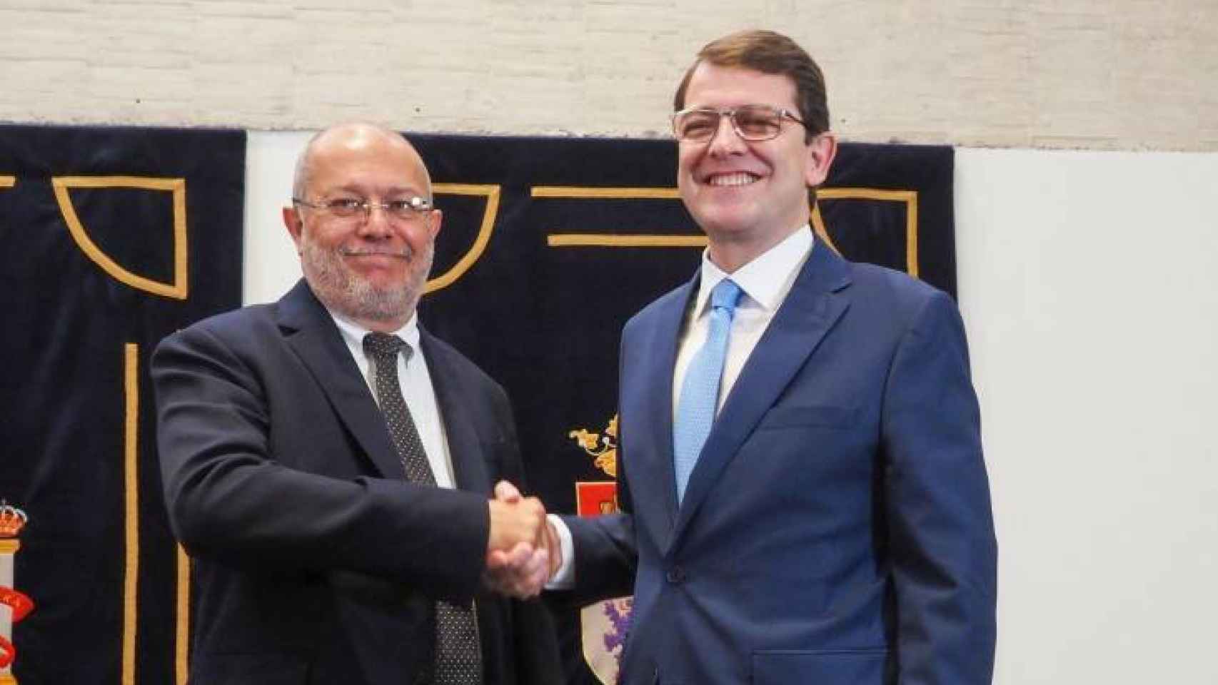 Francisco Igea junto a Mañueco en julio de 2019, día en el que firmaron el acuerdo de Gobierno.