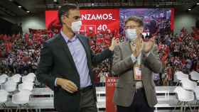 Pedro Sánchez y Ximo Puig, en el 40 Congreso Federal del PSOE. EE