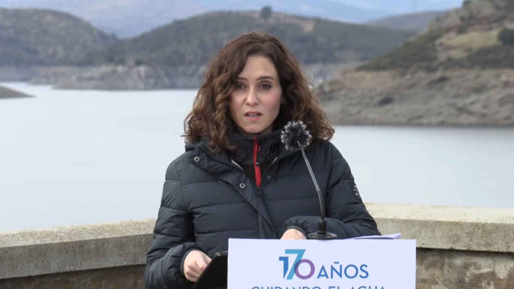 Isabel Díaz Ayuso, presidenta de la Comunidad de Madrid, en el embalse de El Atazar.