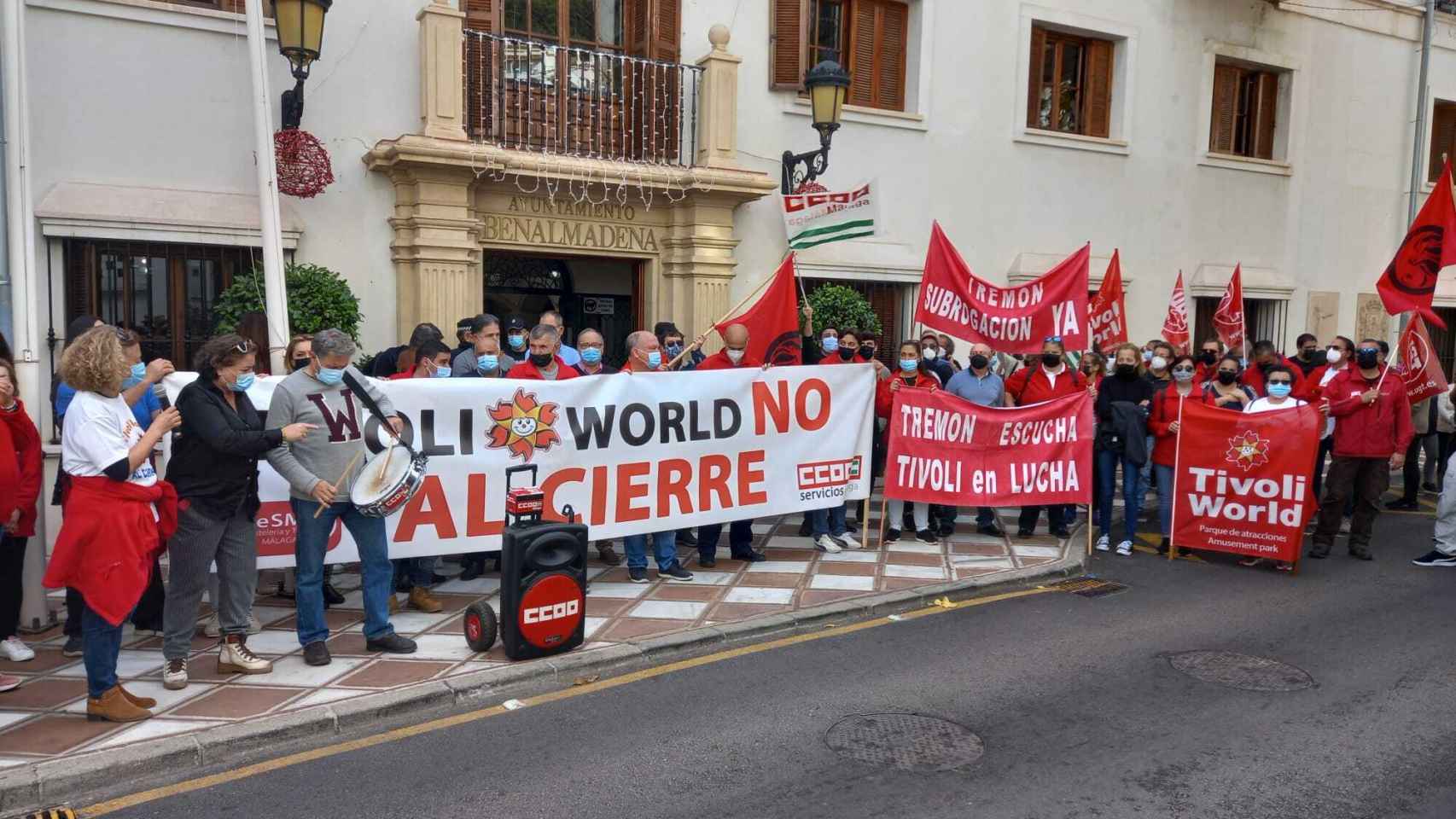 Manifestación de los trabajadores del Tívoli este martes.