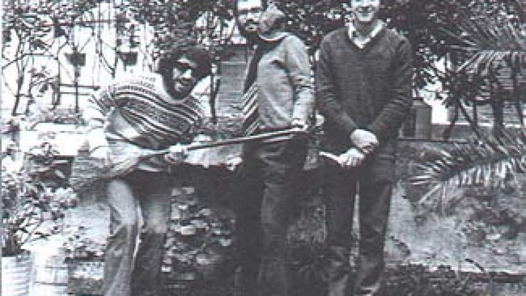 Fernando Aramburu (izquierda), junto a José Félix del Hoyo y Álvaro Bermejo en los años 70.