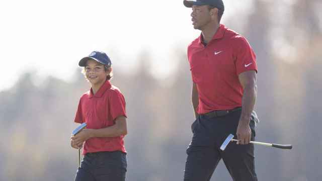 Tiger Woods y su hijo Charlie, durante el PNC Championship en Orlando