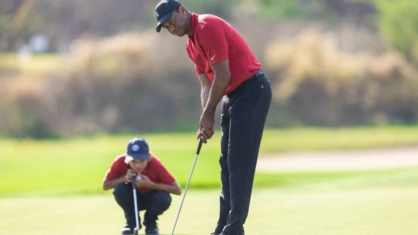 Charlie y Tiger Woods, durante el torneo PNC Championship 2021 de golf