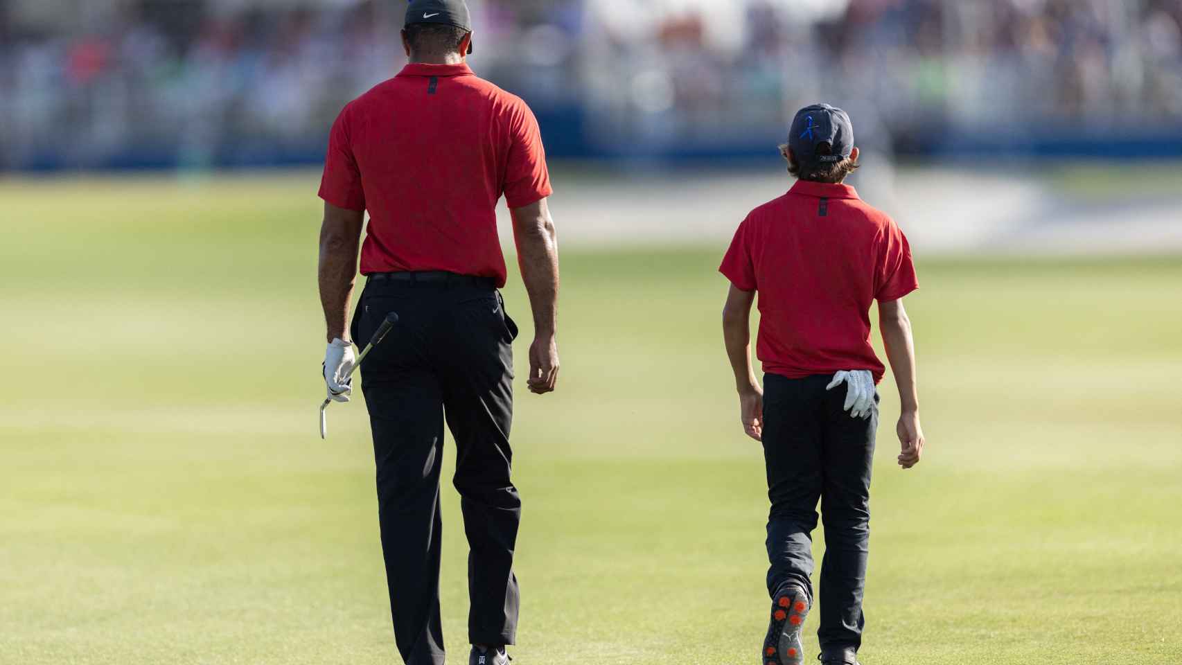 Tiger Woods y hijo Charlie, en el PNC Championship de golf en su edición de 2021