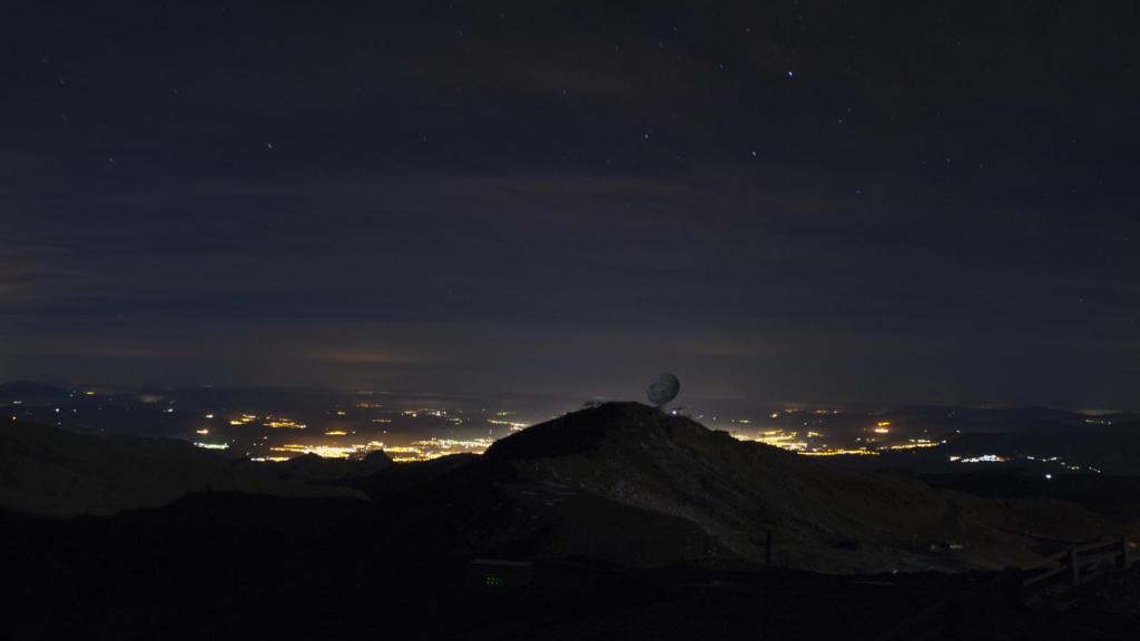 Imagen que muestra la contaminación lumínica en el cielo de Andalucía