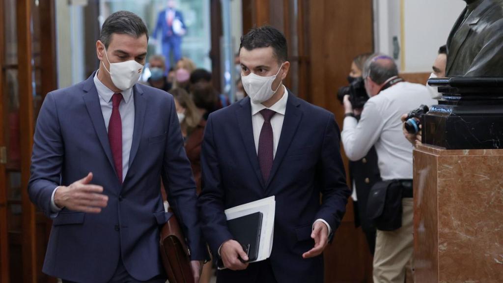 Pedro Sánchez, presidente del Gobierno, y Héctor Gómez, portavoz del PSOE en el Congreso.