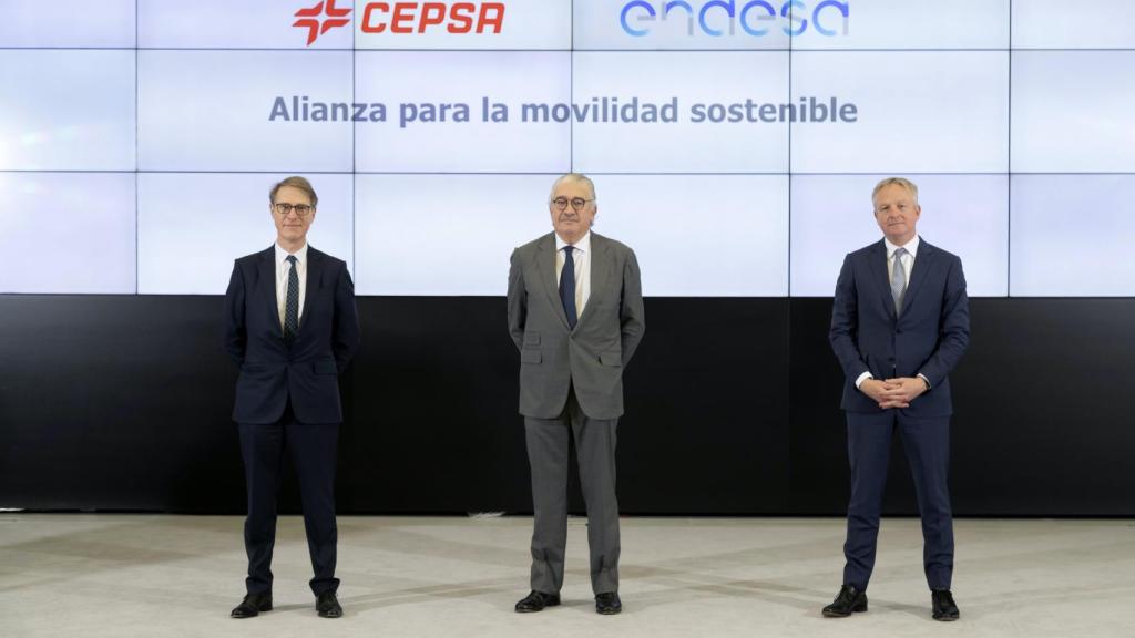 Cepsa y Endesa sellan la primera gran alianza para acelerar la movilidad eléctrica en España y Portugal