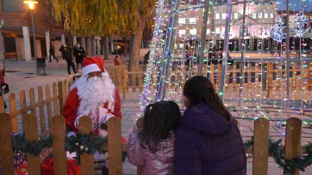 Papá Noel llena de ilusión y magia la localidad de La Cistérniga