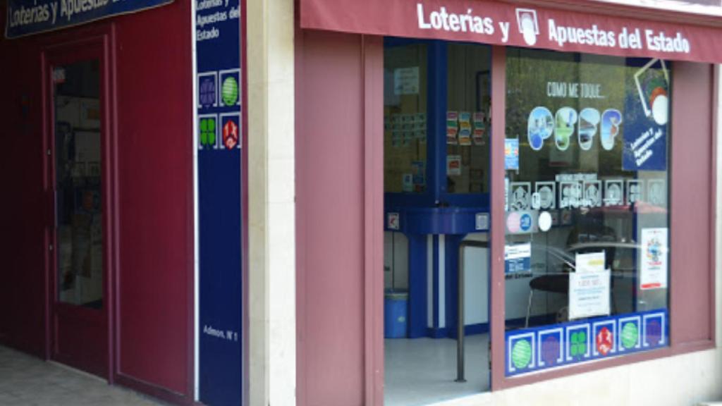 Administración de lotería en la plaza del Grano en Benavente