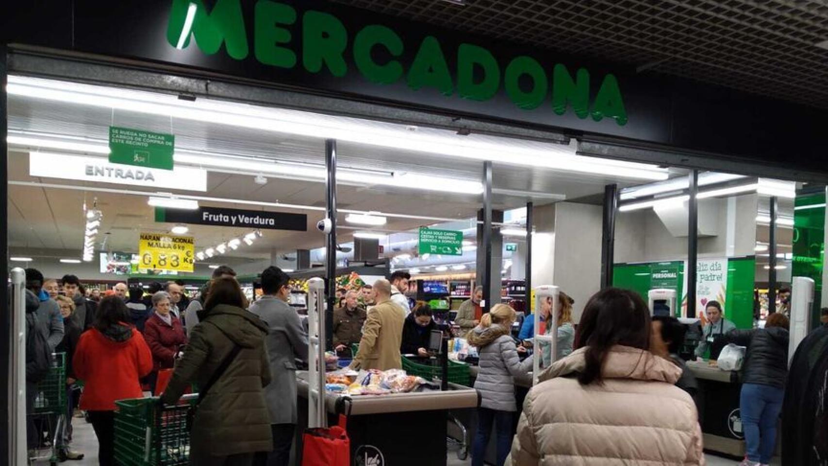 Interior de un supermercado Mercadona.