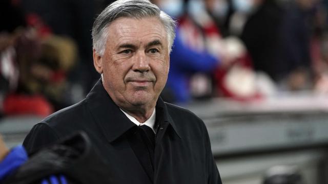 Carlo Ancelotti, en el banquillo de San Mamés