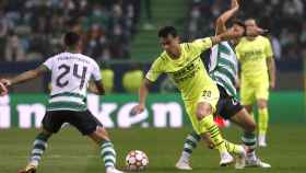 Reinier controlando el balón durante el Sporting de Lisboa - Borussia Dortmund