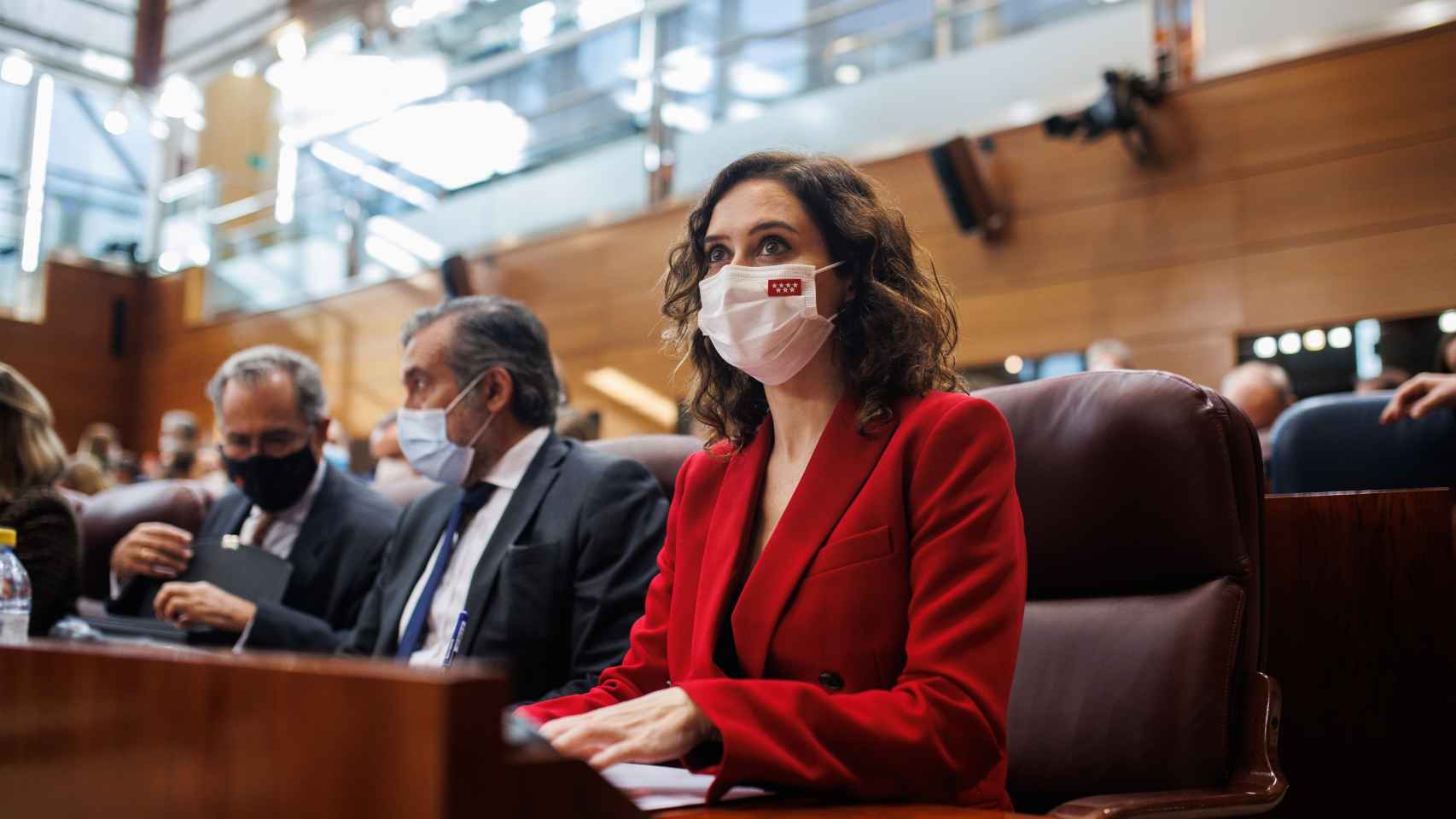 La presidenta de la Comunidad de Madrid, Isabel Díaz Ayuso, durante la sesión plenaria de este miércoles.
