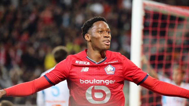 Jonathan David celebra un gol con el LOSC Lille.