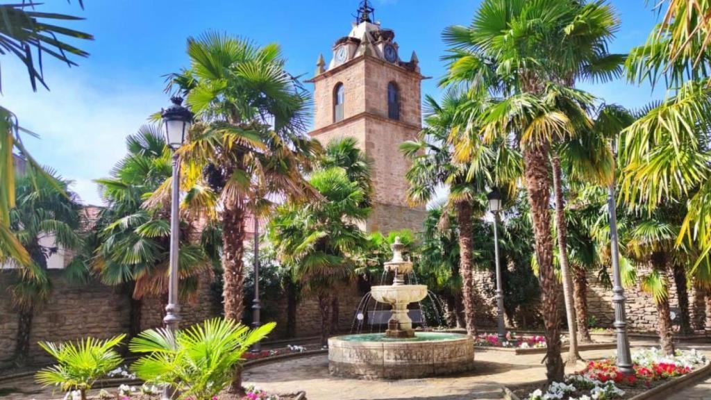 La emblemática Torre del Reloj de Lumbrales