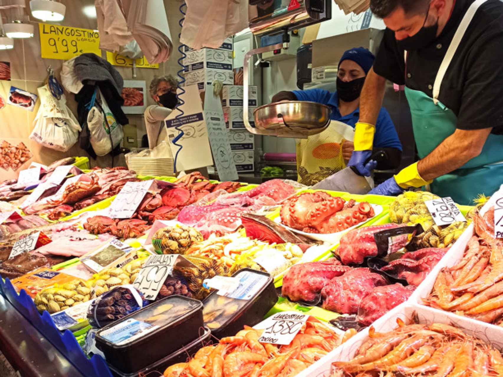 Imagen de hoy a primera hora de la mañana en el Mercado del Val de Valladolid
