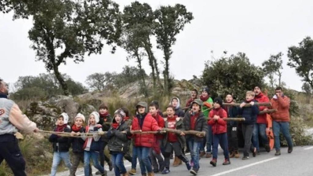 Acarreo de la leña desde el monte hasta el centro de la ciudad de Miranda do Douro