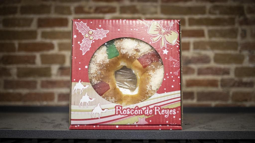 El roscón de Reyes relleno de nata de Alcampo.