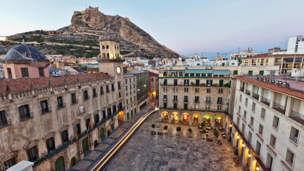 Plaza del Ayuntamiento de Alicante, también afectada por la peatonalización.