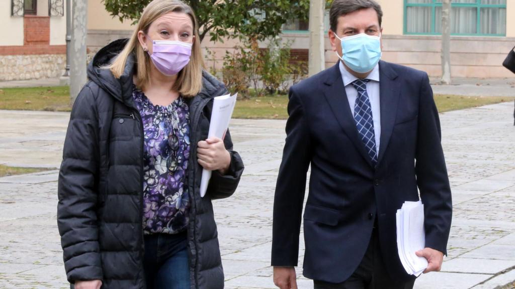 Isabel Blanco Llamas y Carlos Fernández Carriedo, momentos antes de la rueda de prensa posterior al Consejo de Gobierno. ICAL