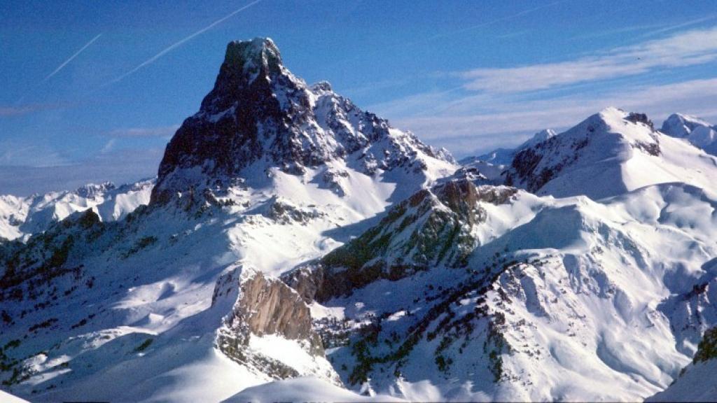 Vista del Pic du Midi D'Ossau y del pic de Peyreget.