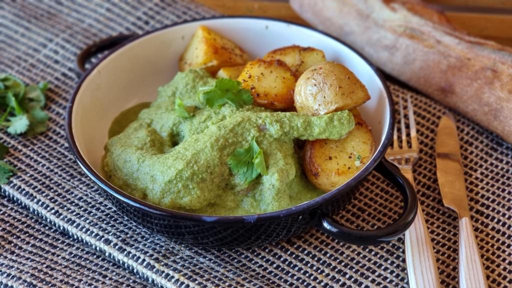 Conejo en salsa de cilantro con patatas, un plato diferente para tu día a día