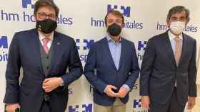 Jaime González Rodríguez, consejero delegado de Valdeluz Mayores; Jesús Moreno García, alcalde de Tres Cantos; Juan Abarca Cidón, presidente de HM Hospitales.