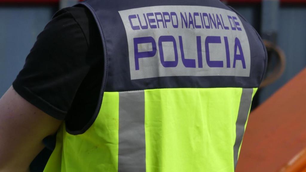 Agente del Cuerpo Nacional de Policía en Vigo.