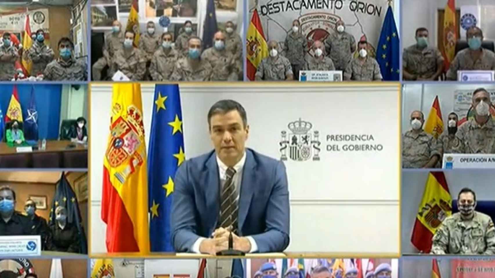 Pedro Sánchez dirigiéndose a las Fuerzas Armadas este viernes.