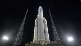 Ariane 5 con el James Webb en su interior