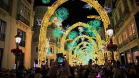 Imagen de archivo de las luces de Navidad de la calle Larios, en Málaga.