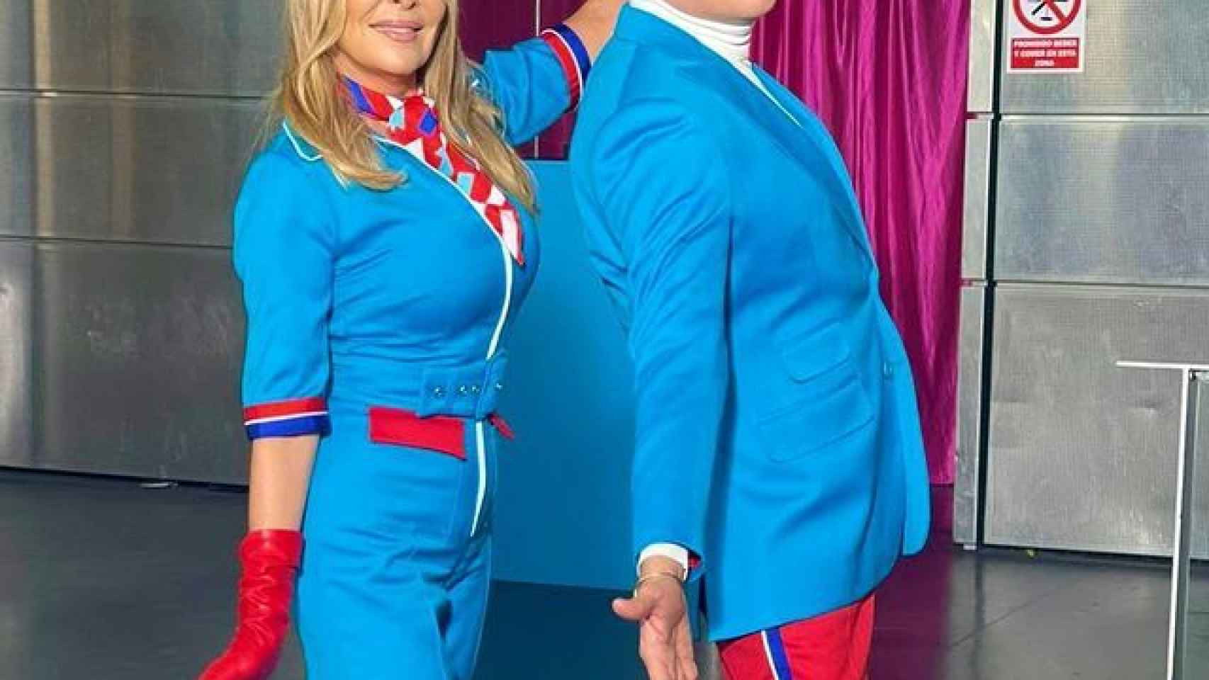 Ana Obregón y Boris Izaguirre se pusieron en la piel de unos glamourosos azafatos de vuelo.