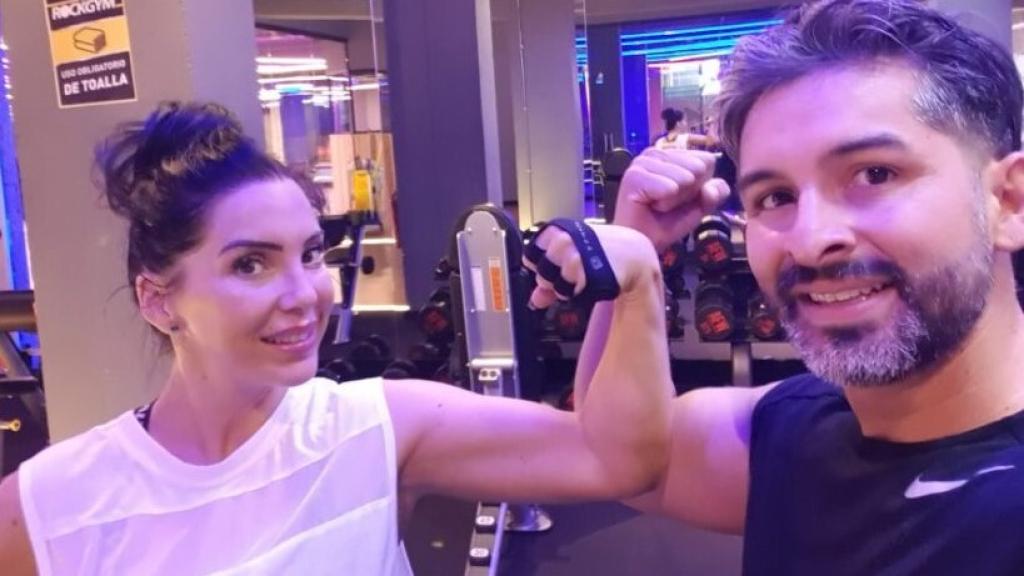 Sara y Ezequiel, cuando estaban juntos entrenando en el gimnasio.