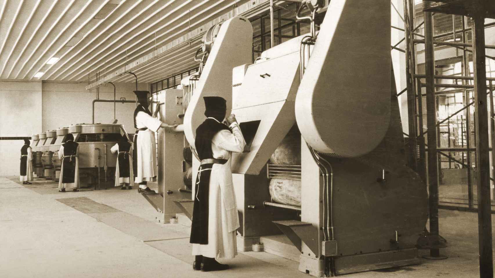 Imagen de archivo de la fábrica de TRAPA cuando aún trabajaban allí los monjes trapenses, fundadores de la misma.