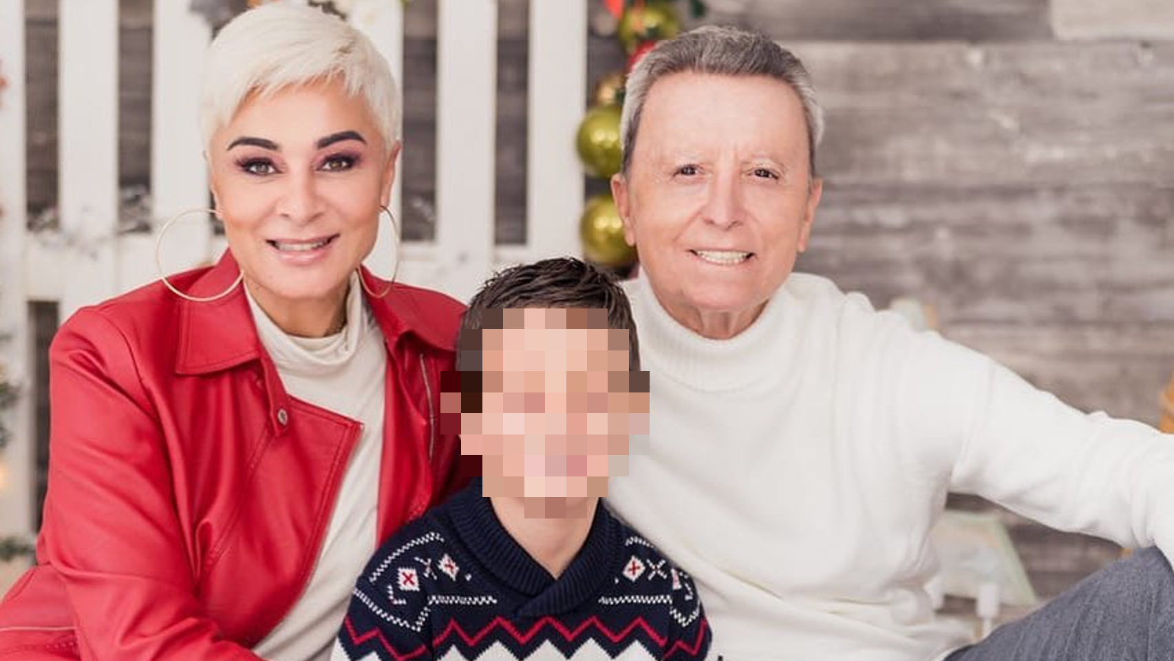 Ana María Aldón y José Ortega Cano junto a su hijo, José María, en una imagen de sus redes sociales.