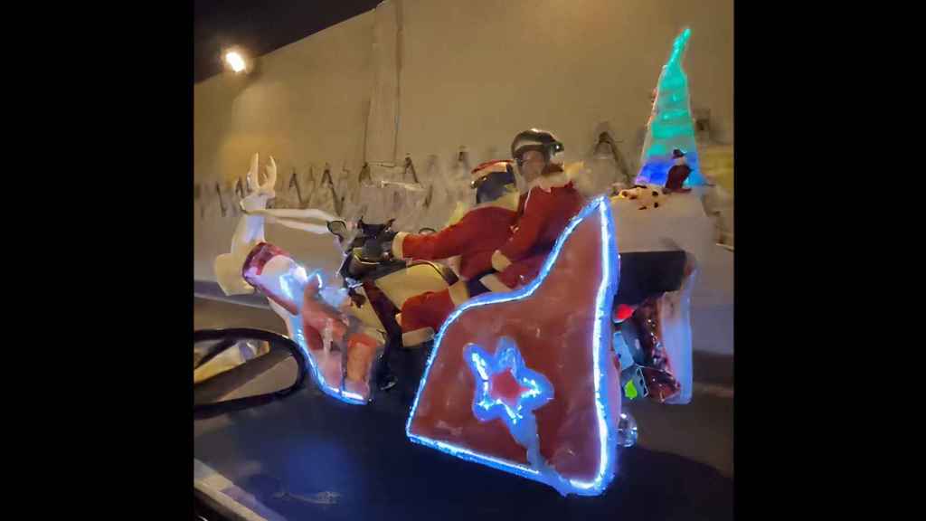 Un Papa Noel gallego en moto se hace viral por todo el mundo