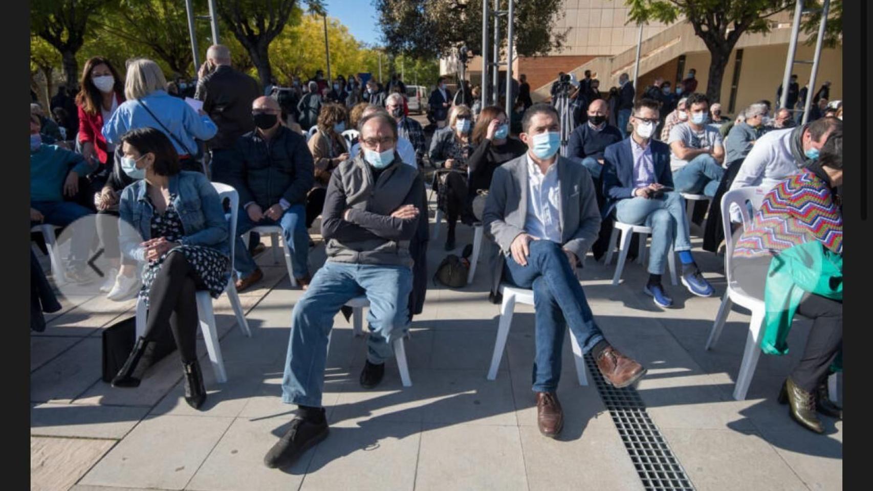 Toni Francés (a la derecha) en la presentación de su candidatura en la Universidad de Alicante ante 700 militantes.