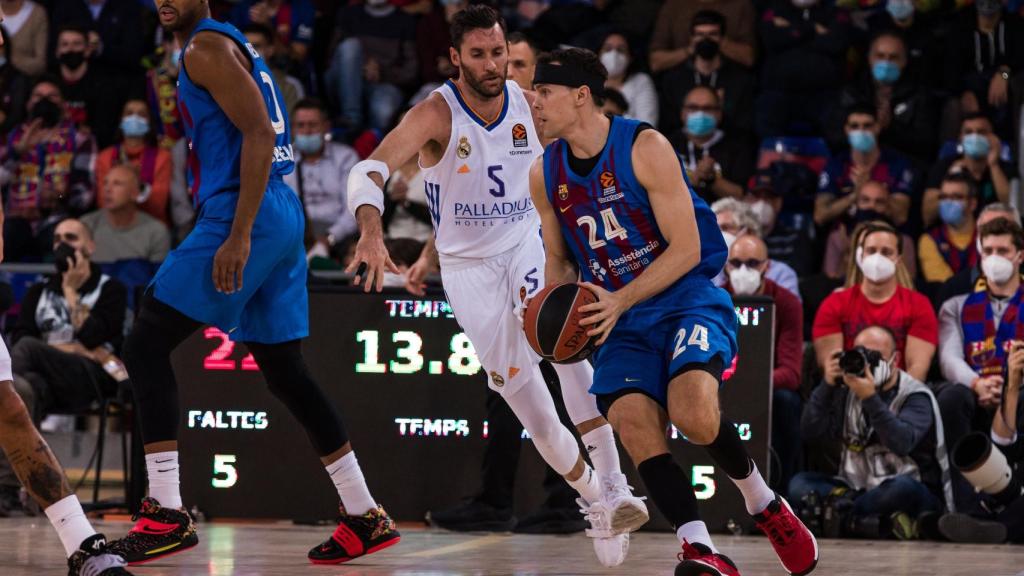 Kyle Kuric durante un Clásico contra el Real Madrid