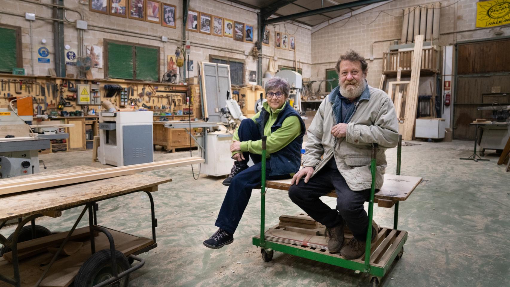 María y Richard, los artesanos del anuncio de Correos: “Aquí somos muy independientes, pero en los acontecimientos nos unimos”