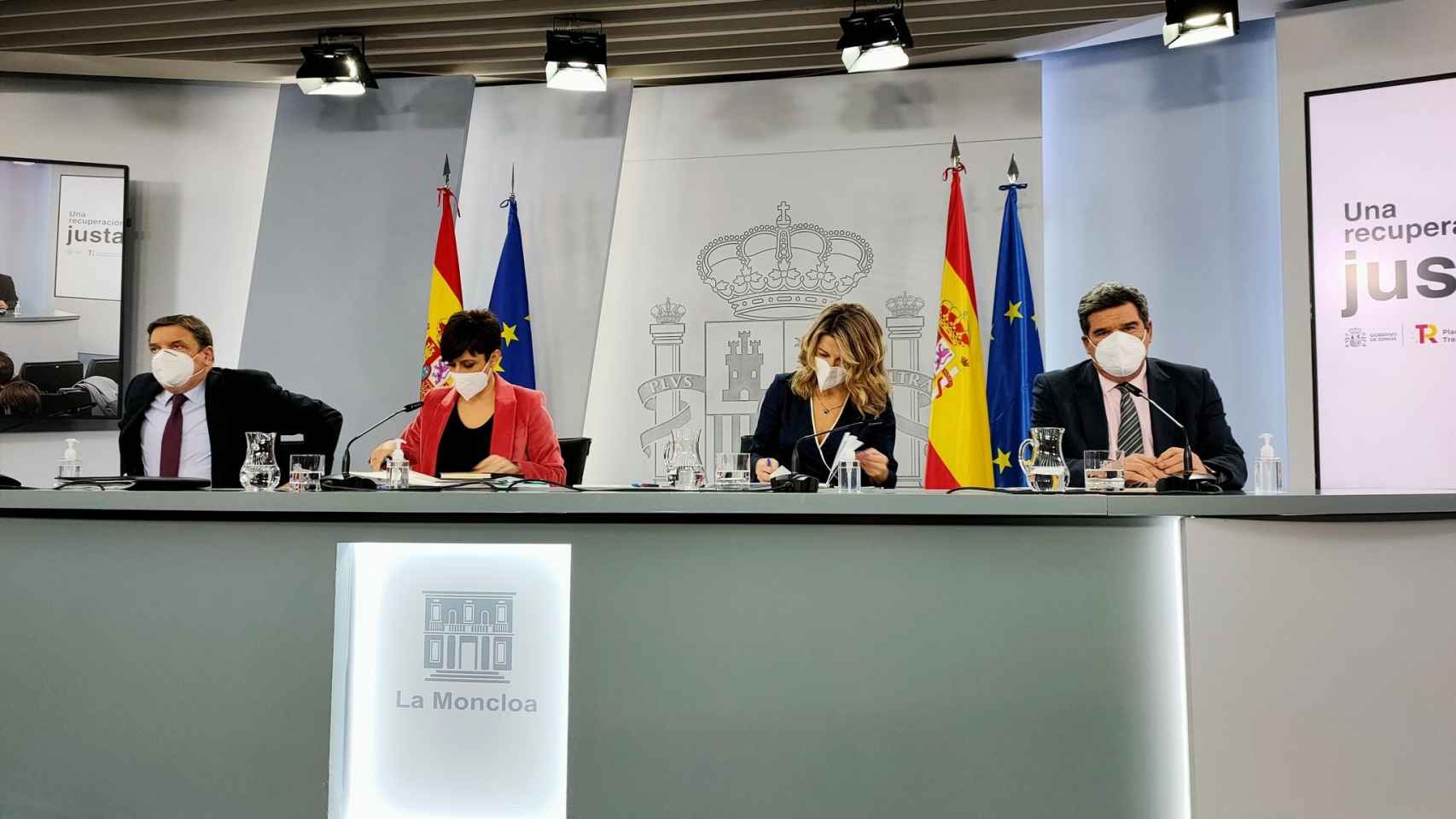 Luis Planas, Isabel Rodríguez, Yolanda Díaz y José Luis Escrivá.