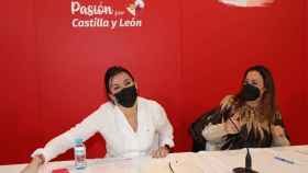 La secretaria de Organización del PSCyL, Ana Sánchez y la secretaria provincial del PSOE Palencia, Miriam Andrés