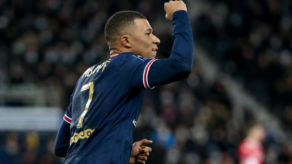 Kylian Mbappé durante un partido con el PSG