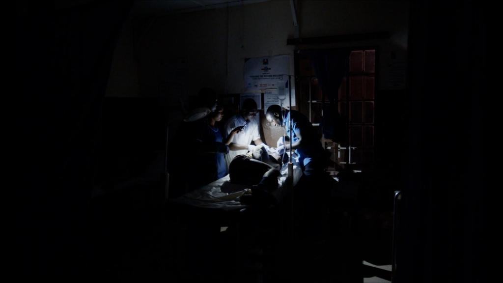 Operación en un hospital de Kabala, Sierra Leona.