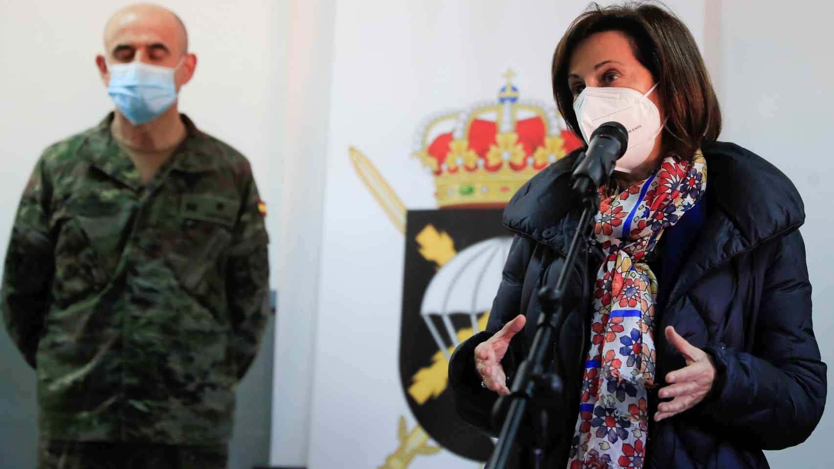 La ministra de Defensa, Margarita Robles, visita la Unidad de Vigilancia Epidemiológica en la Base Príncipe de la Brigada Almogávares VI de Paracaidistas.