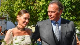 Claudia Osborne y su padre, Bertín, el día de su boda en Jerez de la Frontera.